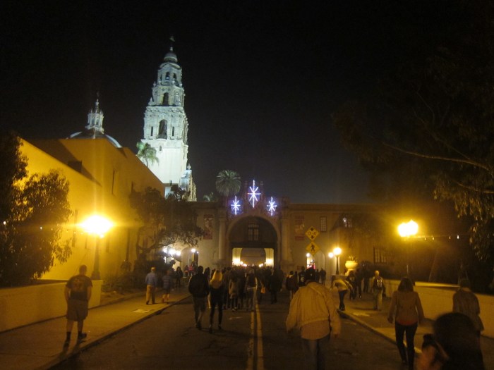 Crowds entering Balboa Park for the December Nights Celebration