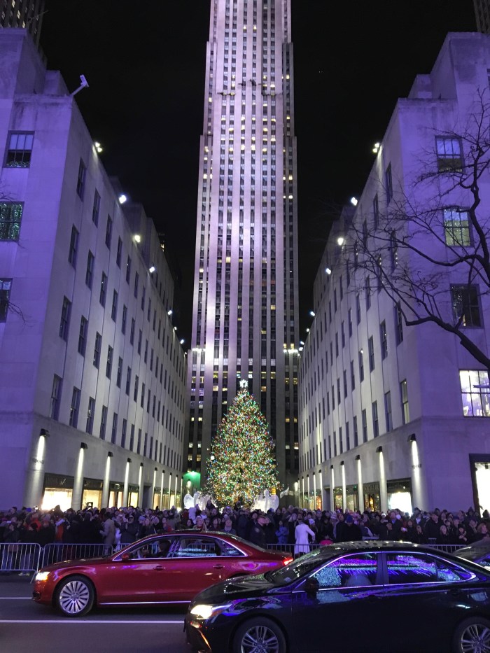 xmas-tree-at-rock-ctr