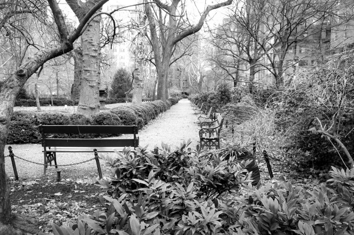 10-Gramercy Pk benches_BW G9X